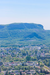 Obraz premium City and Mountain