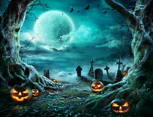 Muurstickers Jack & 39 O Lantern op begraafplaats in spookachtige nacht met volle maan - Halloween © Romolo Tavani
