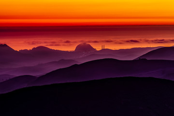 Fototapeta premium Red sunset, Ocean, Silhouette Hills