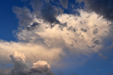 Obraz premium Light and Dark Swirling Clouds