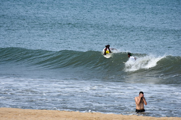 people enjoying in beach of mahabalipuram tamil nadu india