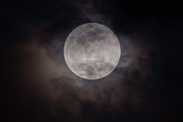 Fototapeta na wymiar Cloudy Super Moon