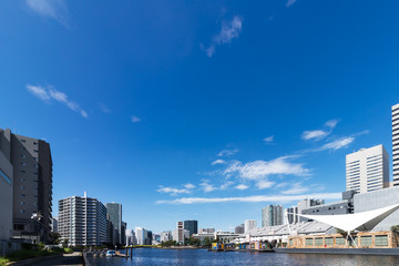 Fototapeta na wymiar (東京都ｰ都市風景)夏空の下の天王洲アイルの風景３