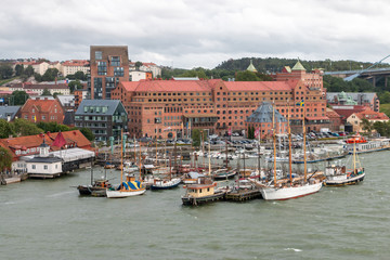 Fototapeta premium Gothenburg a beautiful city in Sweden, a view from the river Gota Alv on the shore line with boats and nice buildings