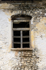 Fototapeta na wymiar Old broken window