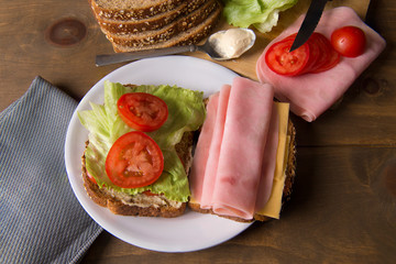 sandwich, food, bread, lettuce, tomato, cheese, lunch, meal, meat, ham, snack, breakfast, white, plate, healthy, bacon, fresh, vegetable, salad, isolated, toast, green, fast, tasty, blt, kitchen, tabl