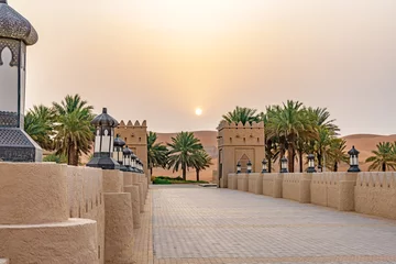 Gordijnen Qasr Al Sarab in Liwa, Al Dhafra, Abu Dhabi, United Arab Emirates at sunrise. © Hamdan Yoshida