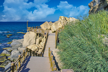 Лесенка среди камней. Каспий. Актау