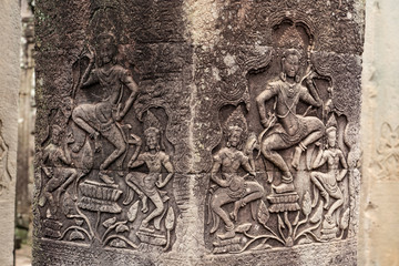 Fototapeta na wymiar Khmer classical nymphs, Apsara dancer carvings on the wall at Angkor wat, Siem Reap, Cambodia.
