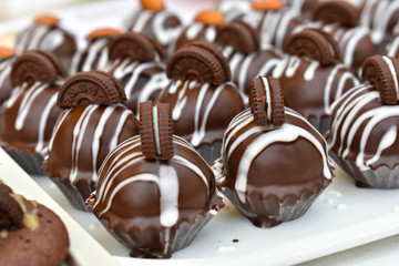  The bakery has bread and chocolate. Many many kinds We can choose to buy easily.