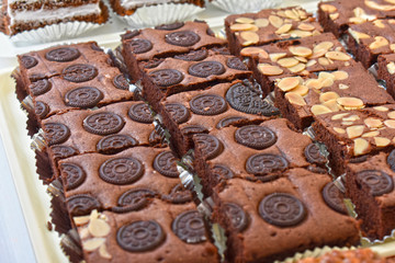  The bakery has bread and chocolate. Many many kinds We can choose to buy easily.