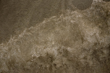 Onde sulla sabbia in spiaggia d'estate