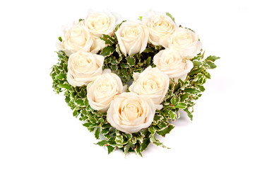 cuore di rose bianche