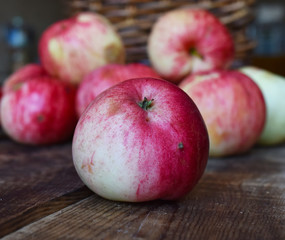 Fototapeta na wymiar bright fragrant apples close-up