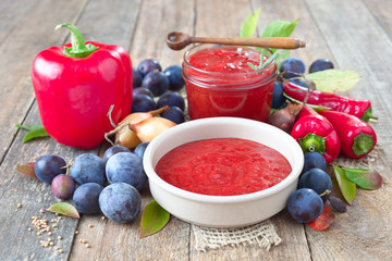 Zwetschgen-Paprika-Soße	