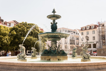 Fototapeta na wymiar Fontaine de la place Dom Pedro IV