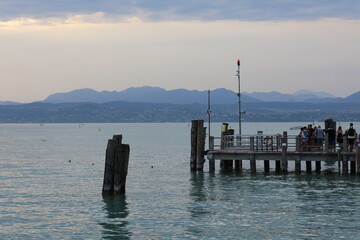 Drewniany pomost nad jeziorem  © marriaci_photo