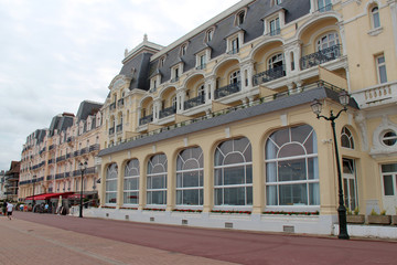 Fototapeta na wymiar building in cabourg (normandy - france)
