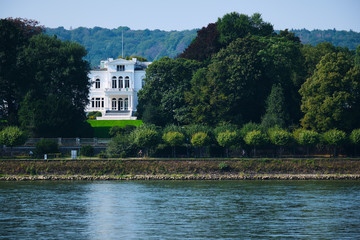 Fototapeta na wymiar View to Villa Hammerschmidt Bonn