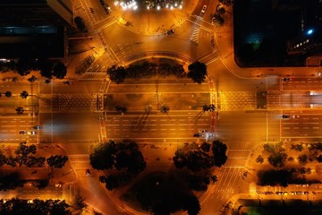 Barcelone, Catalogne, Espagne, Avenue Diagonal de nuit par drone