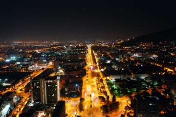 Fototapeta na wymiar Barcelone, Catalogne, Espagne, Avenue Diagonal de nuit par drone