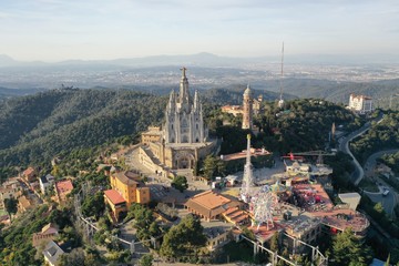 Tibidabo, Barcelona, Espagne, Parc d'attraction, Eglise, Christ vue par Drone