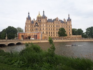 Fototapeta na wymiar Castillo de Schwerin en Alemania