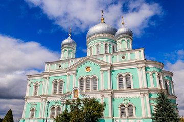 Fototapeta na wymiar Trinity cathedral of Holy Trinity-Saint Seraphim-Diveyevo Monastery in Diveyevo, Russia