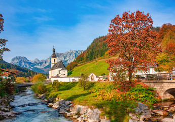 Fototapeta na wymiar Amazing mountain landscape in the Bavarian Alps. Ramsau bei Berchtesgaden village at sunny autumn day, Bavaria, Germany