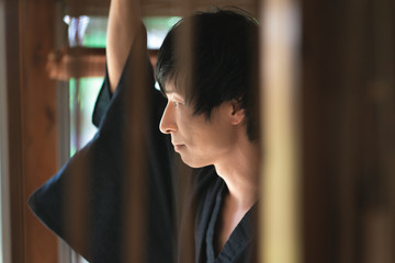 浴衣を着た若い男性 
Young man wearing yukata