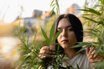 Frau im Rausch der City