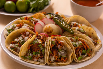 Tacos al pastor estilo mexicano