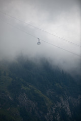 Seilbahn in Wolken