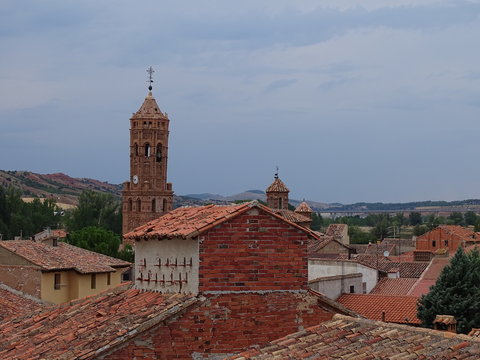 torre mudejar corredor del jiloca vista de iglesia y palomar navarrete del rio calamocha teruel aragon espa&ntilde;a