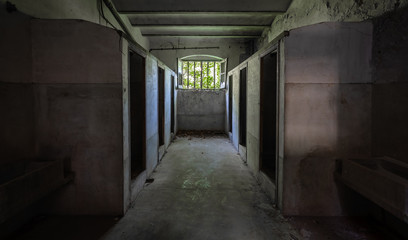 Fototapeta na wymiar Corridor in an abandoned building