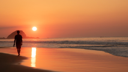 Amanecer en Zipolite, México