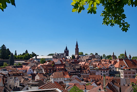 Blick &uuml;ber die Altstadt von Weinheim an der Bergstra&szlig;e in Baden-W&uuml;rttemberg, Deutschland 