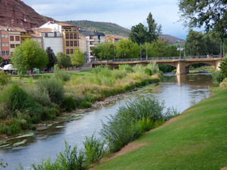 Río Najerilla a su paso por la población de Nájera; paso del camino de Santiego