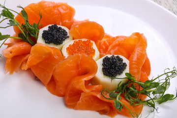 Sliced salmon with caviar