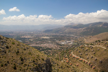 Fototapeta na wymiar View from the mountain to the city of Palermo
