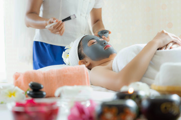Obraz na płótnie Canvas Woman facial mask spa treatment in beauty salon