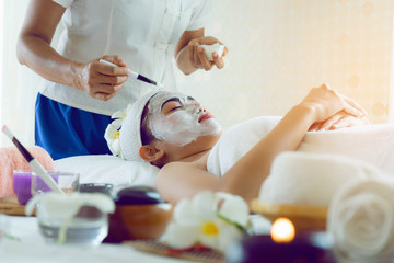 Obraz na płótnie Canvas Beauty woman facial mask treatment in spa salon