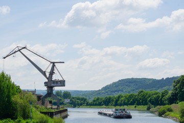 Frachtschiff auf Rhein Stolzenfels Koblenz