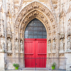 Fototapeta na wymiar Paris, the beautiful Saint-Merri church in the center, red wooden door
