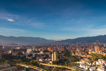 Fototapeta na wymiar Amaneceres en la Ciudad de Medellín