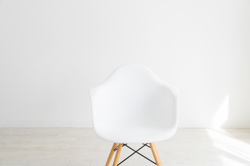 白い部屋の白い椅子 © miya227