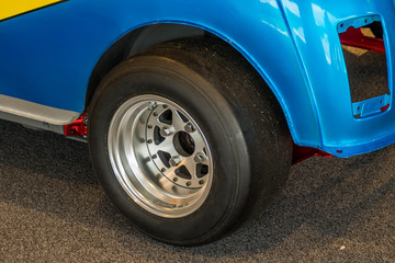  タイトル 	車のホイール　old  Wheel of the car