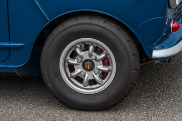  タイトル 	車のホイール　old  Wheel of the car