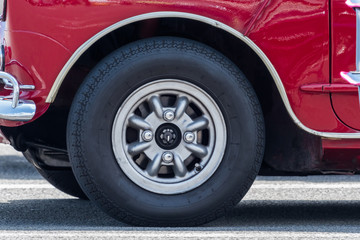  タイトル 	車のホイール　old  Wheel of the car