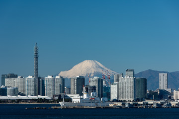 Fototapeta premium 横浜と富士山